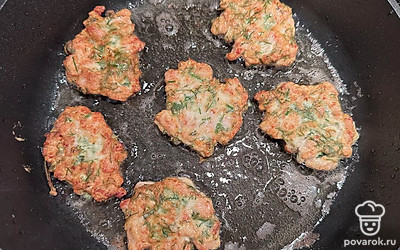 Жарьте с двух сторон до готовности.