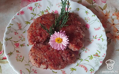 Можно украсить и подать горячими.