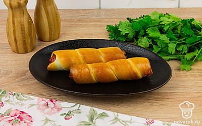 Хот-доги в тесте готовы. Приятного аппетита!