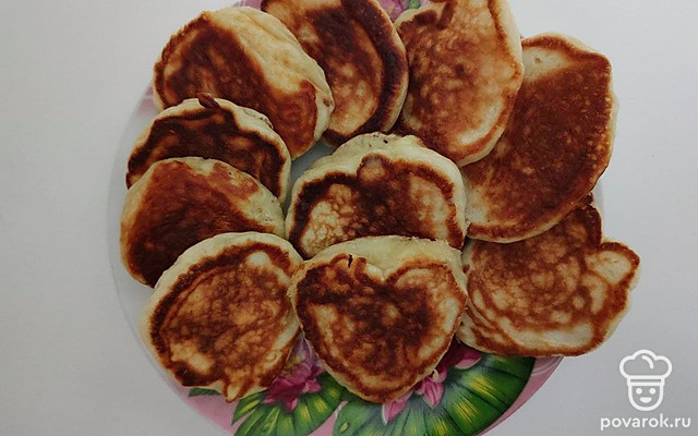 Домашние оладьи на дрожжах — Рецепт с фото