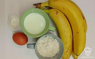 Муку просейте через мелкое сито.