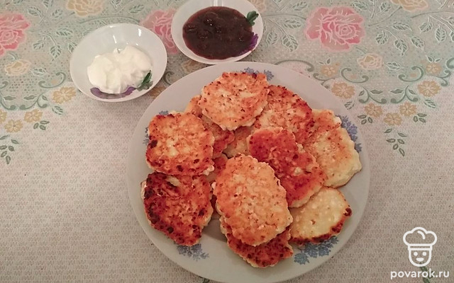 Творожные оладьи с румяной корочкой — Рецепт с фото