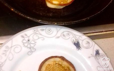 Обжаривайте на растительном масле с двух сторон и подавайте с вареньем.