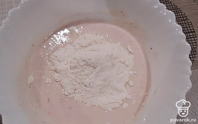 Добавьте муку.