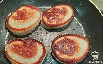 С двух сторон.