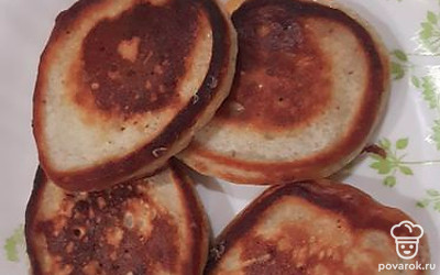 Подавайте с джемом или сметаной.