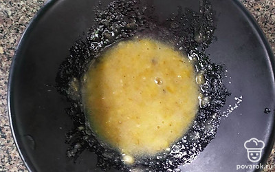 Банан разомните с сахаром.