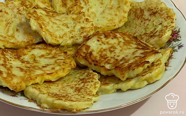 Кабачковые оладушки с чесноком — Рецепт с фото