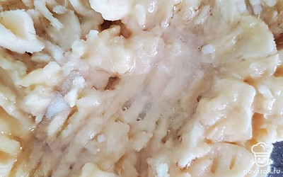 Добавить растительное масло.