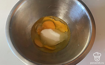 Добавьте 2 столовые ложки сахара.