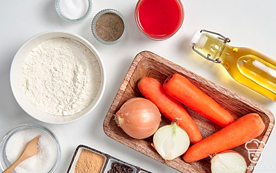 Лук и морковь очистите, помойте. Лук порежьте соломкой, морковь натрите на терке с крупными ячейками. Зелень укропа помойте и обсушите.