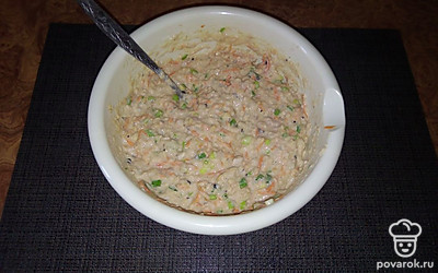 Тесто должно оставаться немного жидким, как на оладьи.