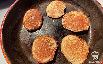 Обжарить на сковороде. 