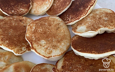 Подавайте с вареньем или сиропом. 