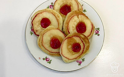 Подавать с вареньем или джемом.