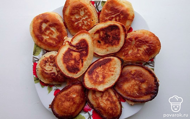 Домашние оладьи на сгущенном молоке — Рецепт с фото