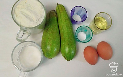 Поместите все ингредиенты по тарам. Их нужно достать за ранее, они должны иметь комнатную температуру.