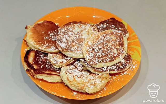Банановые оладьи на кефире — Рецепт с фото