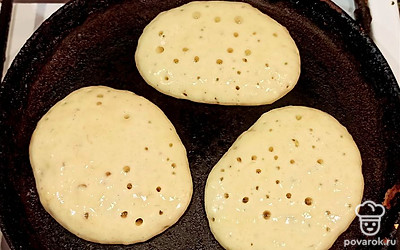 Обжариваем с двух сторон на среднем огне.