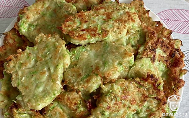 Кабачковые оладьи с сыром — Рецепт с фото