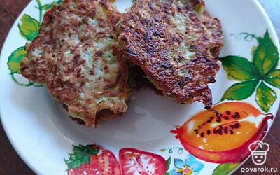 Подаем с майонезом, сметаной, чесноком и зеленью. 