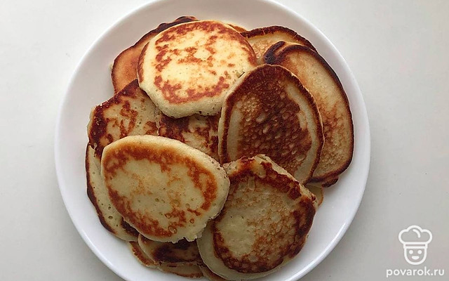 Домашние оладьи на кефире и дрожжах — Рецепт с фото