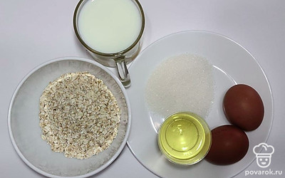 : Молоко налейте в глубокий стакан. Хлопья насыпьте в глубокую тару. Растительное масло налейте в стаканчик.