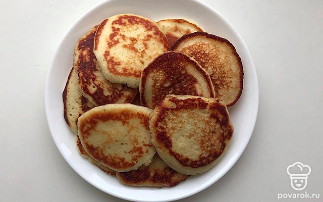 Домашние оладьи на воде и дрожжах — Рецепт с фото