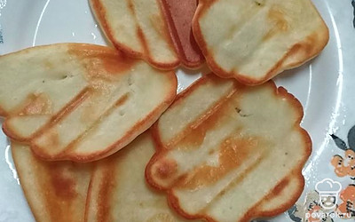 Подавать со сметаной, с вареньем, сгущёнкой, джемом. Приятного аппетита. 