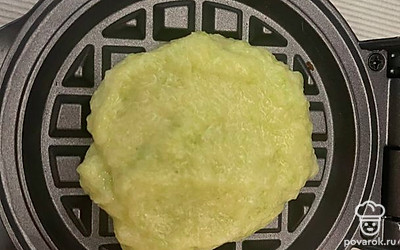 Выпекать в вафельнице, масло использовать не надо, и так все отлично выпекается и не пригорает.