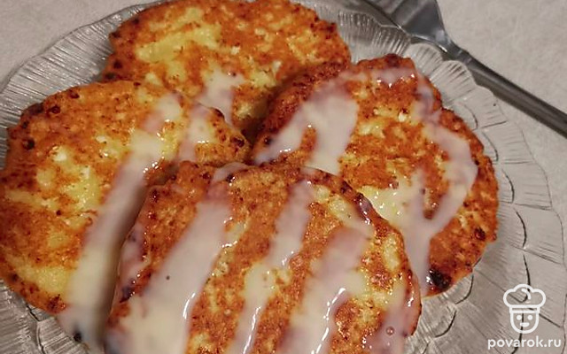 Творожные оладушки со сгущенкой — Рецепт с фото