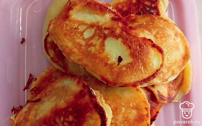 Обжариваем на раскаленной сковородке пару минут. 