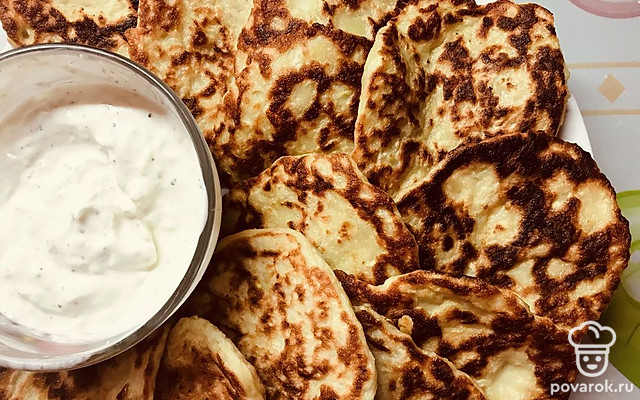 Летние кабачковые оладушки — Рецепт с фото