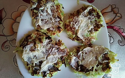 Подавать с чесночным соусом.