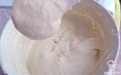 Получится густое тесто.