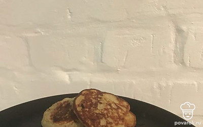 Перед подачей можно заправить любимым топингом, сметаной или посыпать стружкой, ягодами.