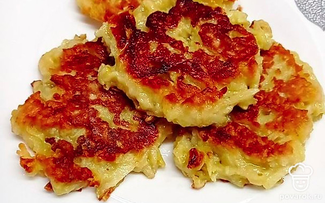 Яблочные оладушки из трех ингредиентов — Рецепт с фото