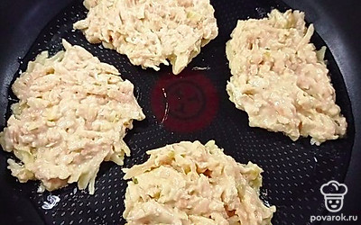 Выпекать на разогретой сковороде на растительном масле.