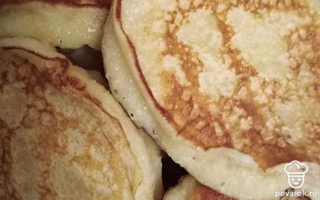 Воздушные пшеничные оладьи на молоке — Рецепт с фото