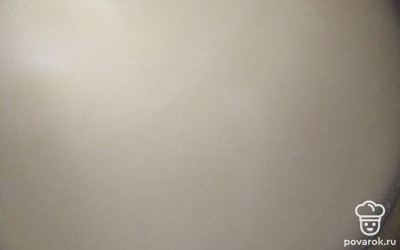 Согрейте молоко, чтобы оно было тёплым, но не горячим! 