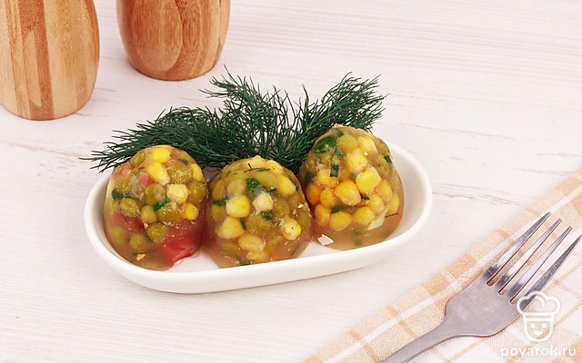 Заливные яйца — Рецепт с фото