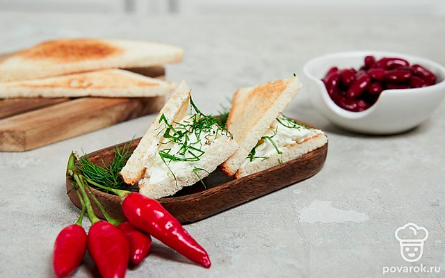 Тост с мягким сыром — Рецепт с фото