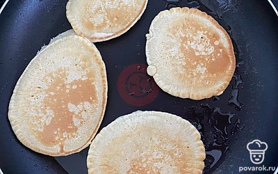 Переверните, обжарьте вторую сторону.