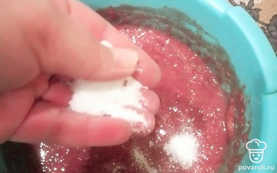 Добавьте соль. 