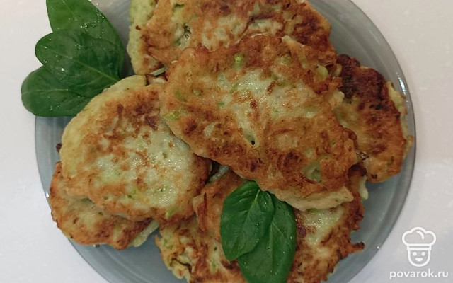 Кабачковые оладьи с чесноком и специями — Рецепт с фото