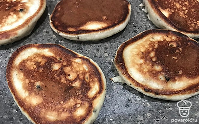 Подавайте со сметаной.