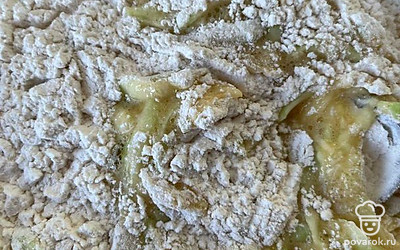 Добавляем муку.