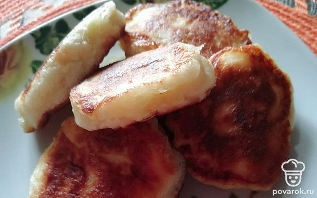 Яблочные дрожжевые оладьи — Рецепт с фото