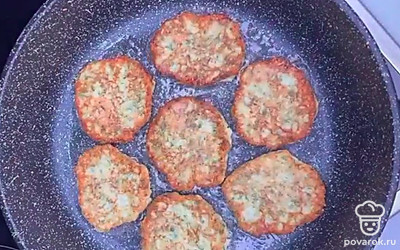 Подавать со сметаной. 