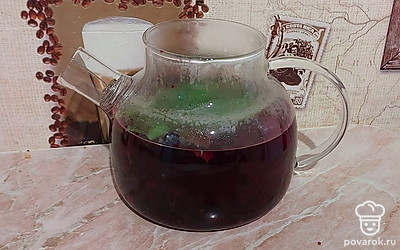 Залейте кипятком и настаивайте около 10 минут.